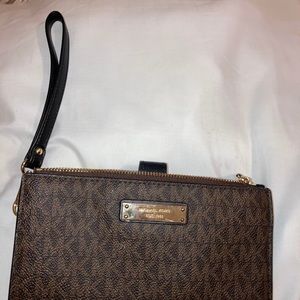 Michael kors wristlet